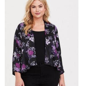 Torrid black floral satin kimono size 00/0